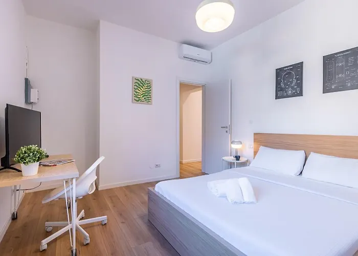 Sambuco1 - Quiet With 2 Double Bedrooms - B * Milaan